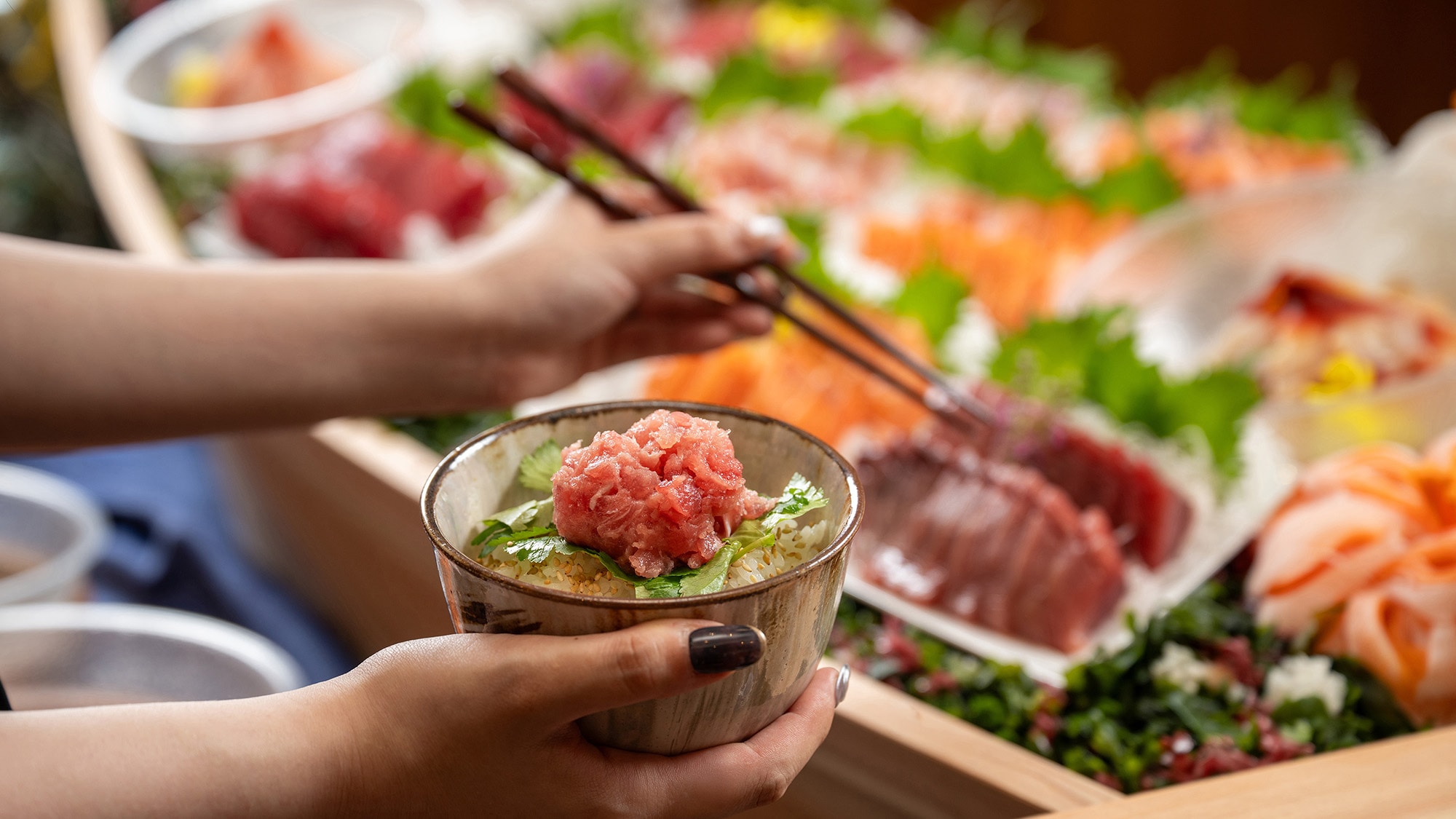 [Breakfast] Enjoy a luxurious all-you-can-eat seafood buffet from the morning! Seasonal fish and shellfish are available daily.