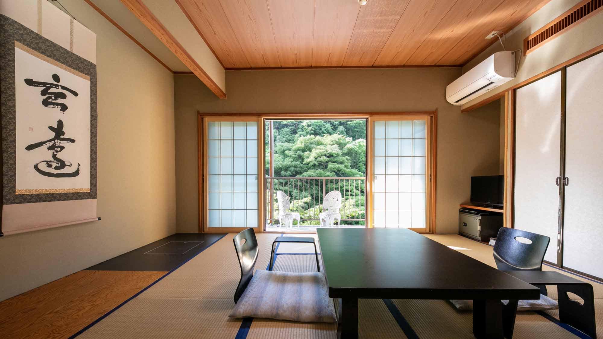 Room B type 1 (capacity 2-3 people)
