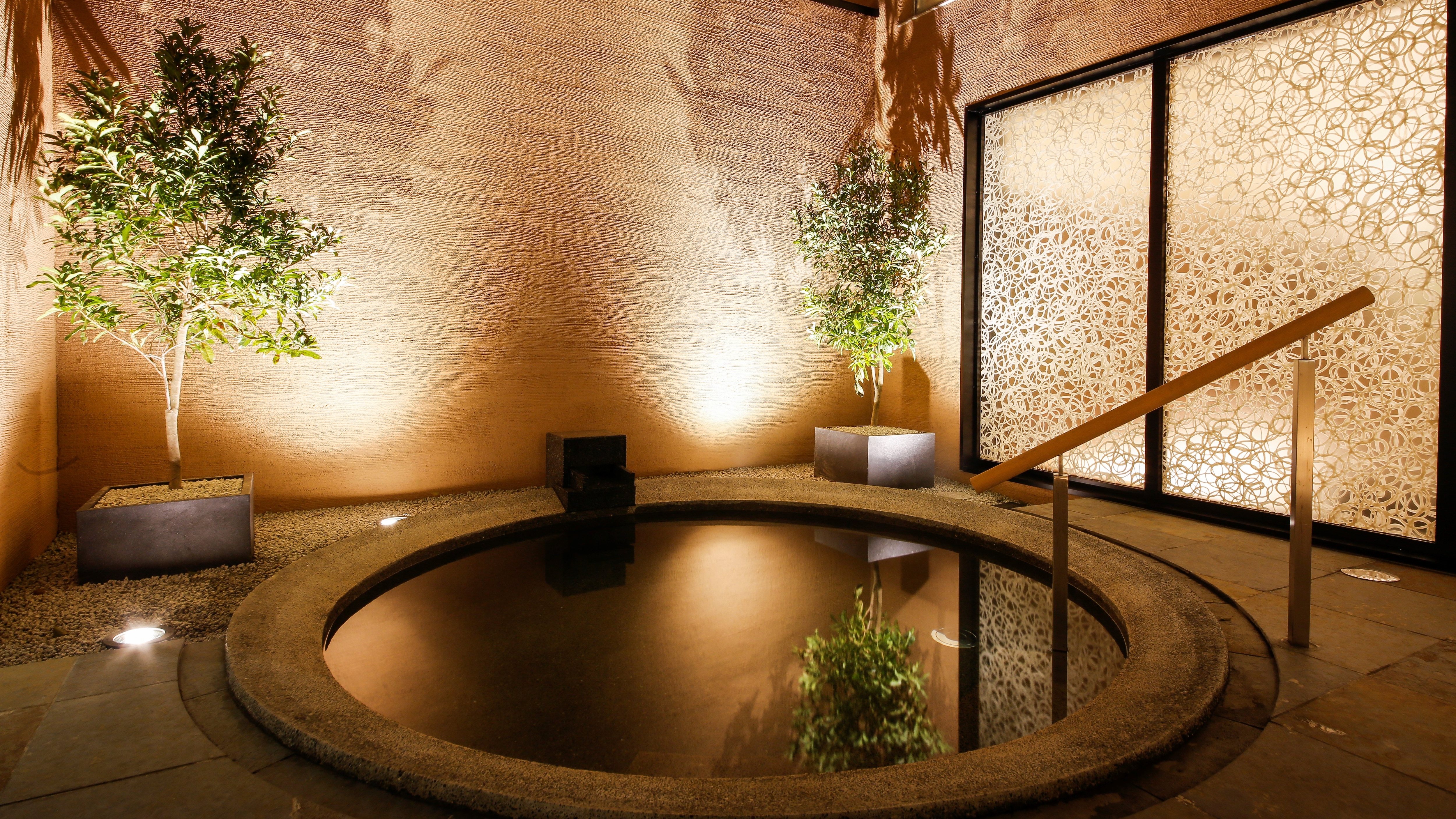 [Gojo no Kiyu] An original spring-quality open-air bath containing silk tree bark extract.