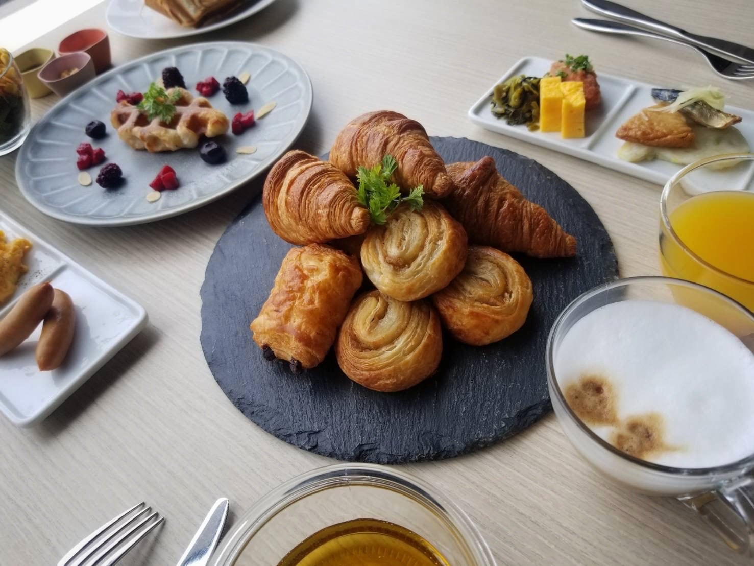 An example of a Japanese/Western breakfast buffet menu