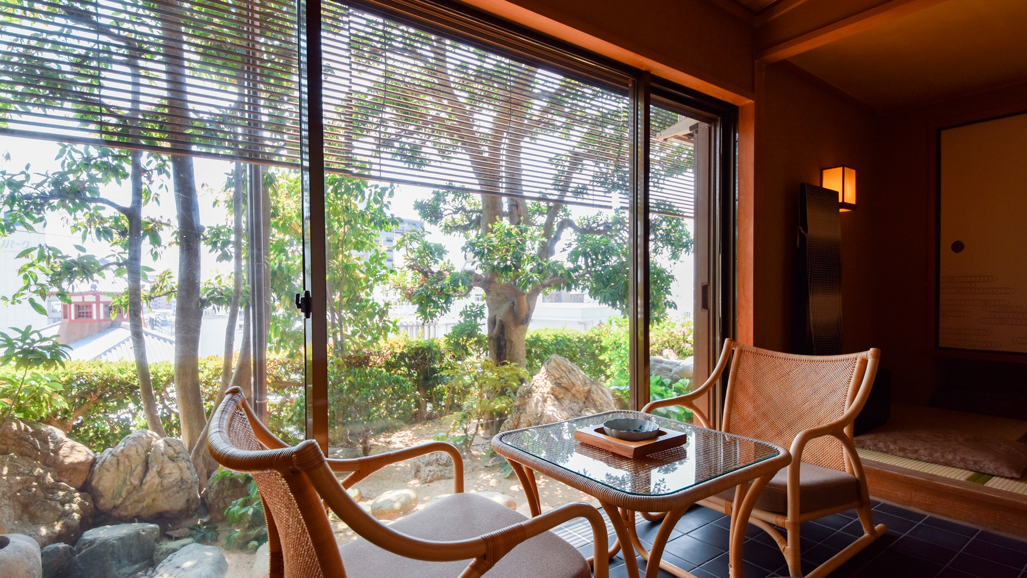 * [Sweet with open-air bath, camellia] 9 tatami mats + 4.5 tatami mats + 3 tatami mats + indoor bath with a popular open-air bath and a wide rim overlooking the greenery