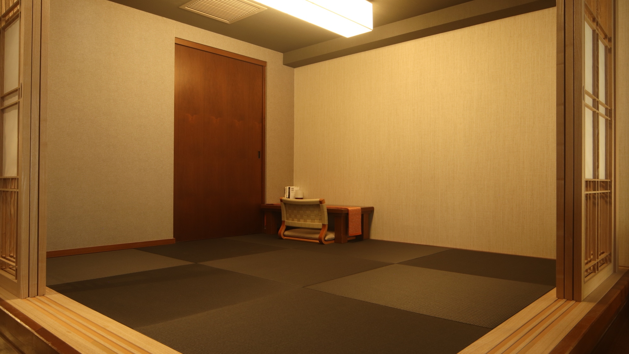 [Suite room 100㎡ with free-flowing hot spring] Relaxing Japanese-style space