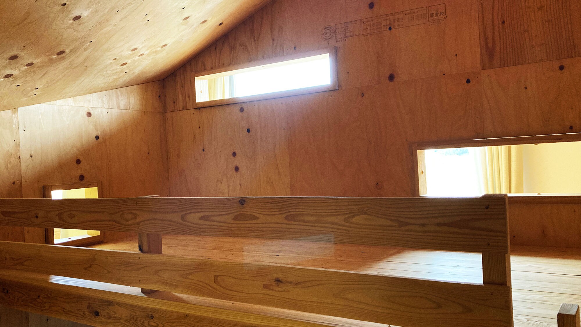[Family room "house"] The inside of the hut is like a secret base, so it's exciting! You can set up your bedding and sleep there.