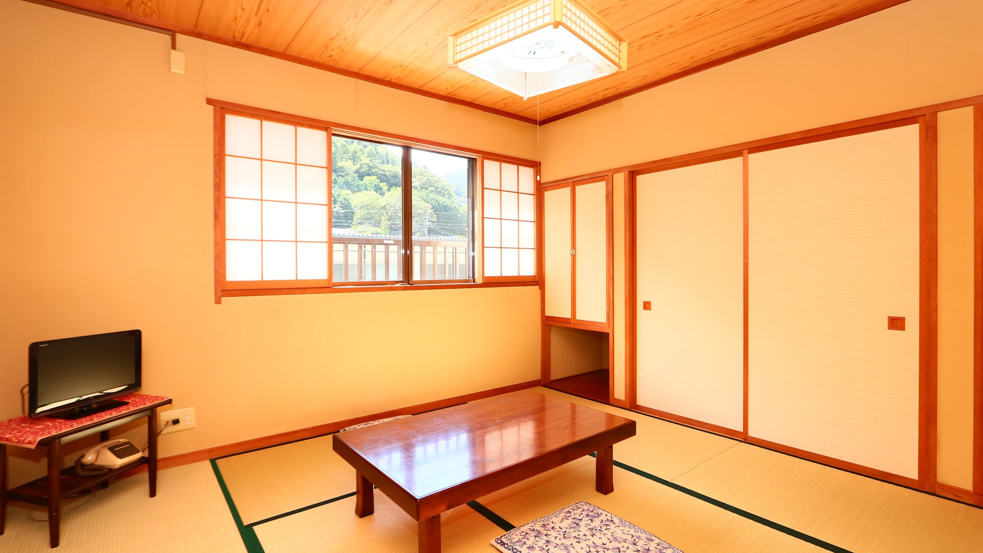 - Japanese-style room (8 tatami mats) -②