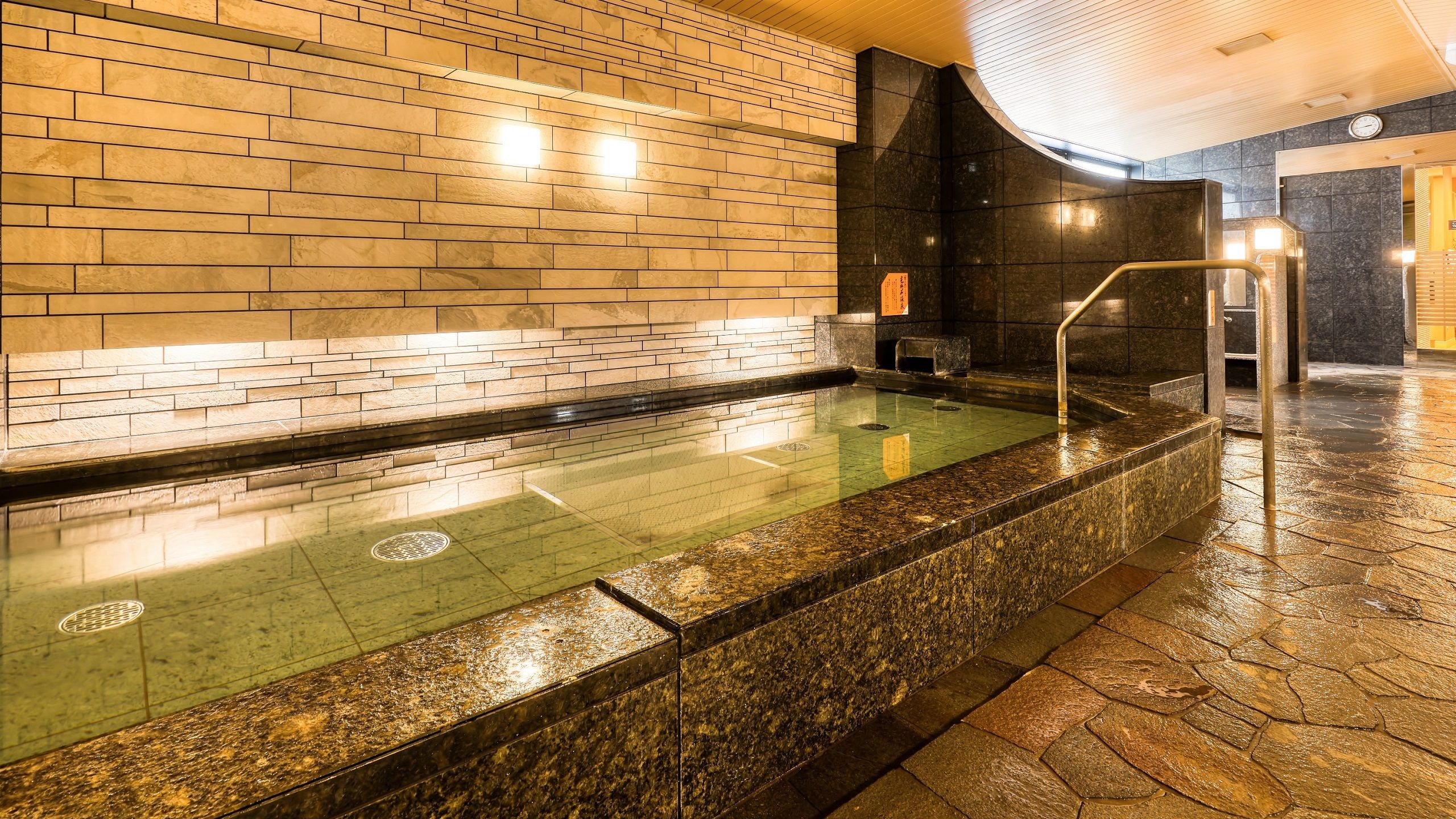 Large bath, women's bath