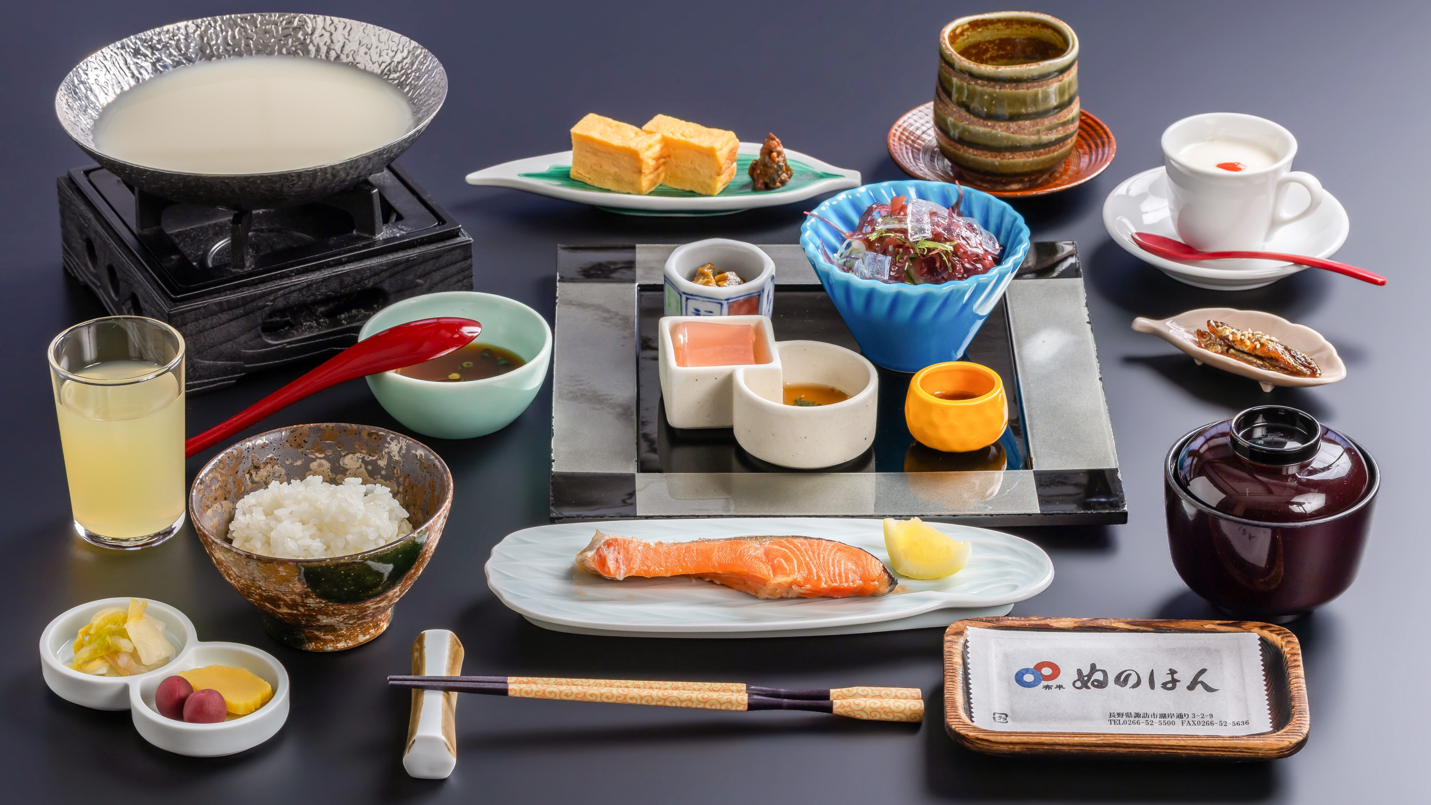 Breakfast at a long-established hot spring inn [Japanese-style breakfast]
