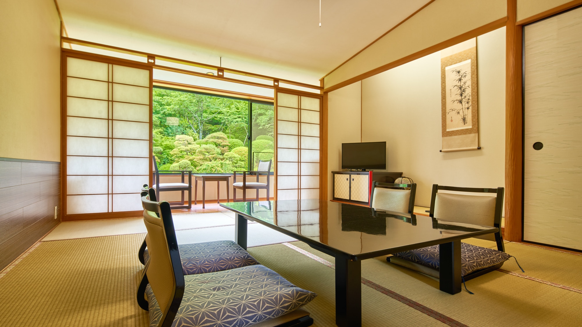 [Room / Example] Please spend a relaxing time while looking at the 1350 tsubo Japanese garden.