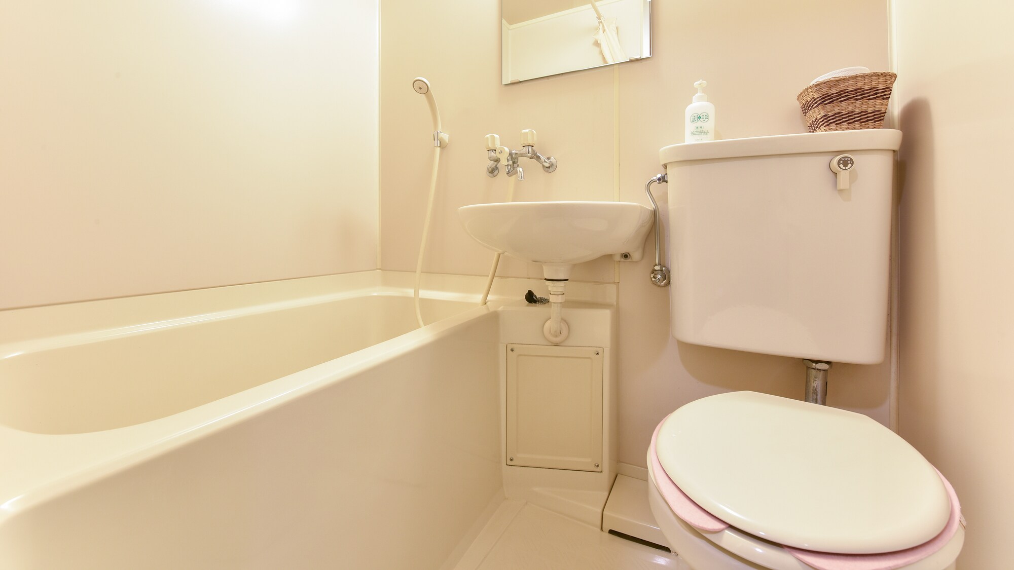 *[Guest room example] Japanese-style room with 8 tatami mats (with bathroom/view of Mt. Fuji)/toilet in guest room