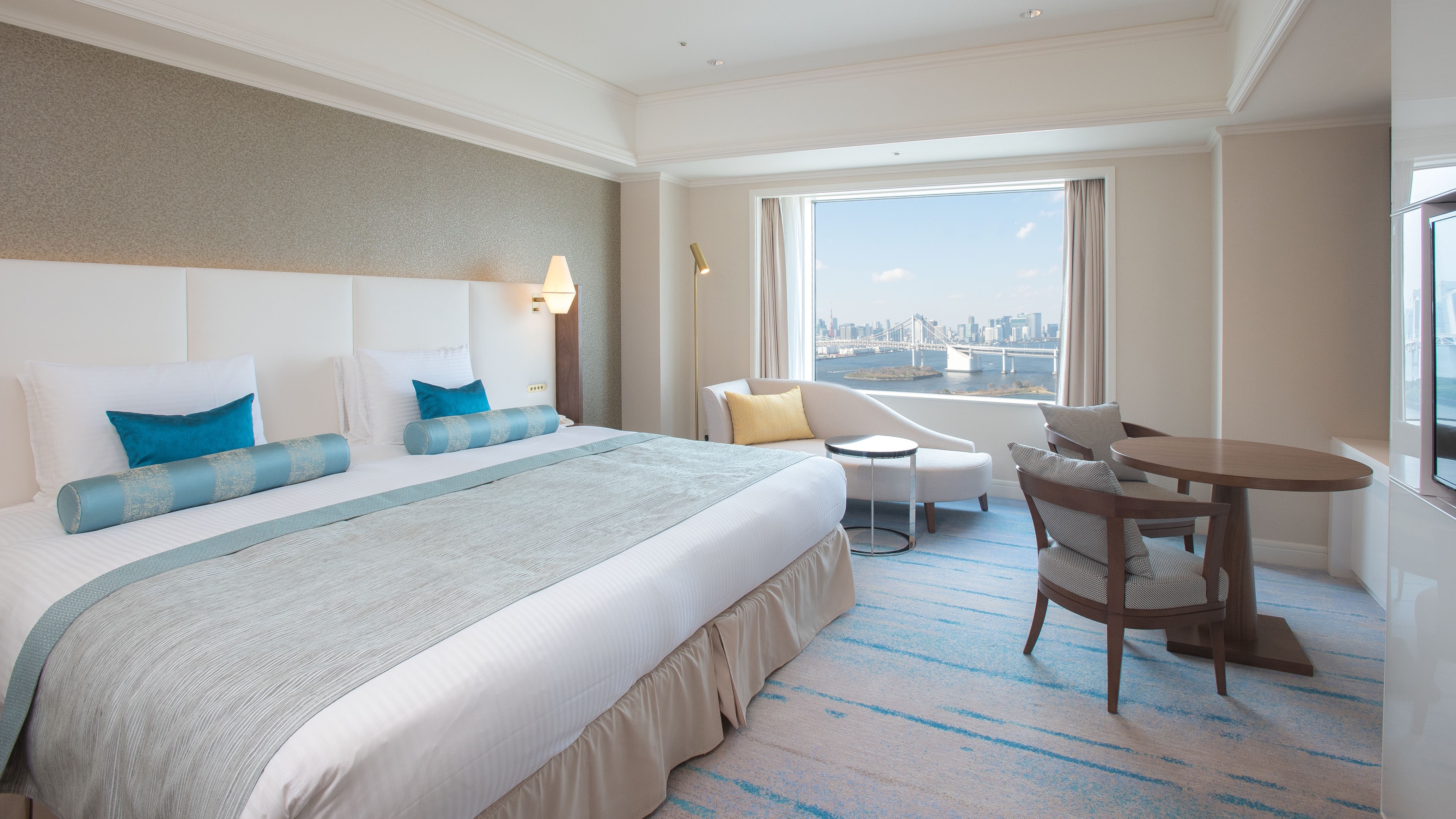 [Special floor] 25th and 26th floor Rainbow Bridge side deluxe room grand king
