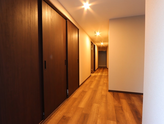 Annex corridor