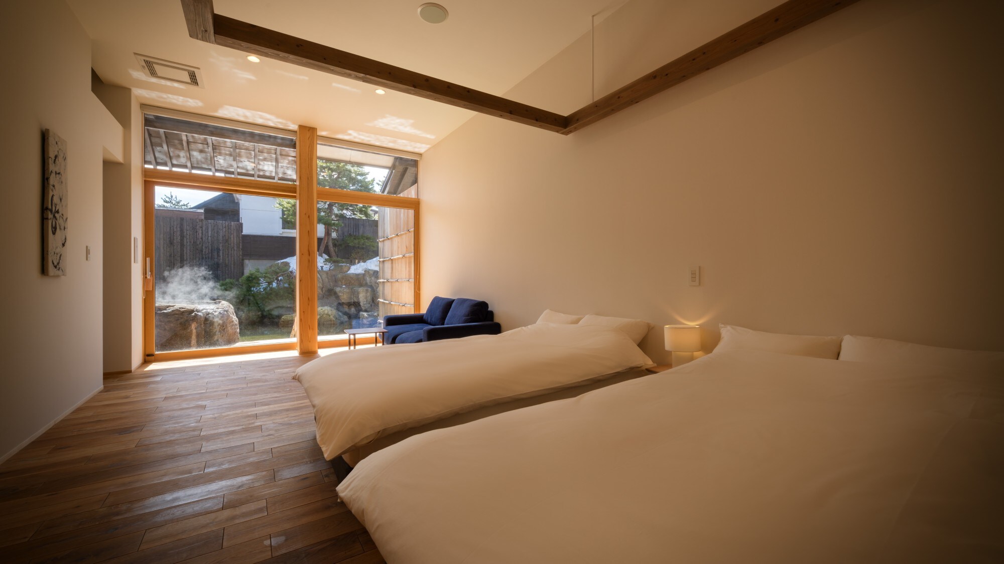 [SAKURA02] A renovation of an old elementary school building used in the Taisho era. The sky with a high ceiling and a feeling of openness