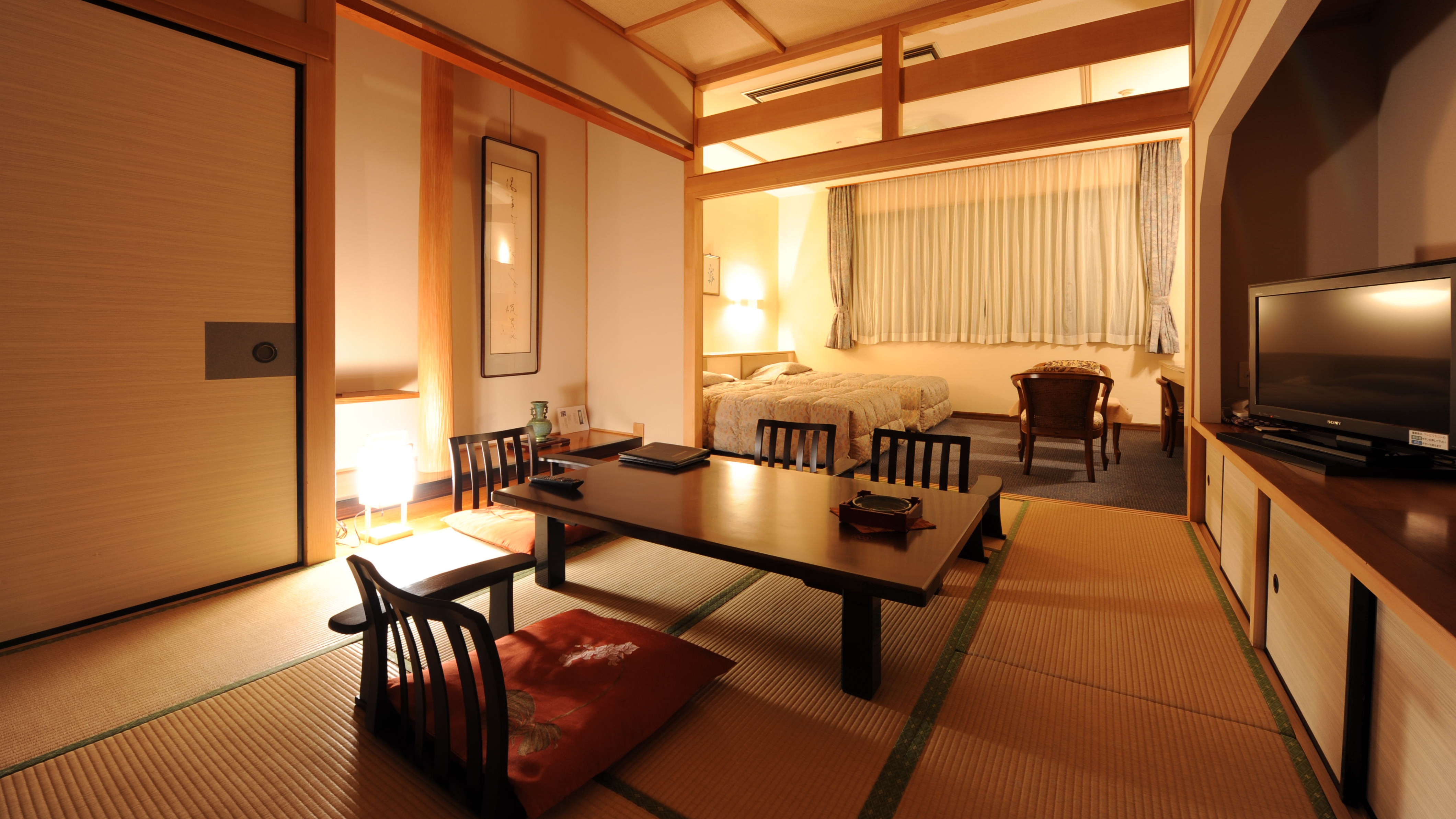 Contoh kamar Jepang dan Barat di Takachihokan