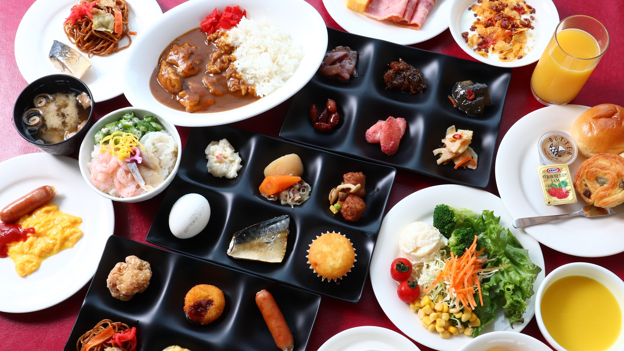 [อาหารเช้า] บุฟเฟ่ต์ที่มีเมนูอาหารญี่ปุ่นและอาหารตะวันตกที่หลากหลาย