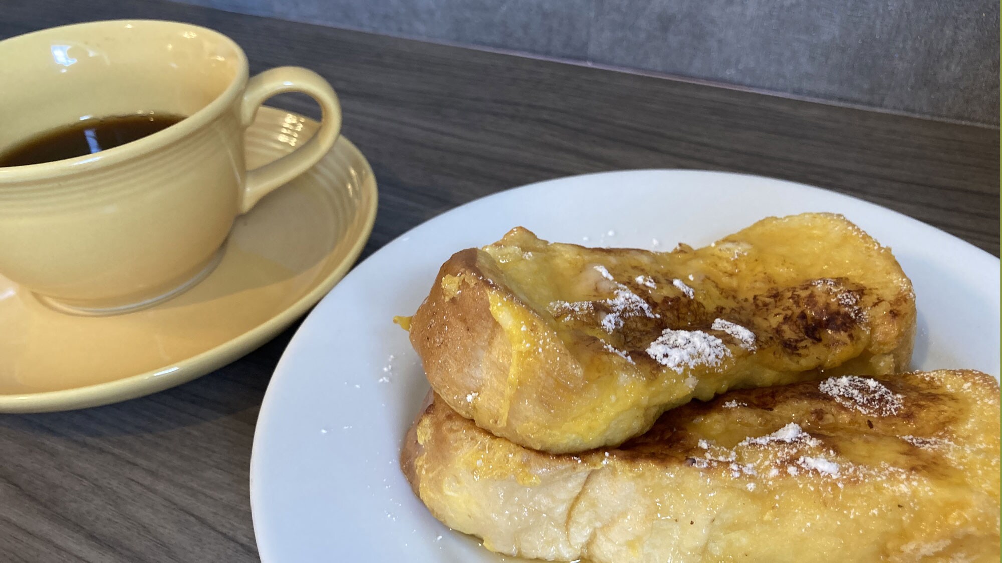 <<Choose your light breakfast>>Softly sweet and fragrantly baked French toast