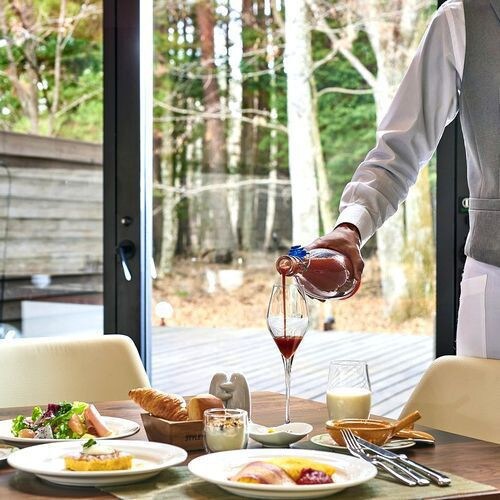 [Breakfast] Made-to-order buffet/Enjoy your meal while enjoying the greenery and sunlight beyond the window. *Image for illustrative purposes only.