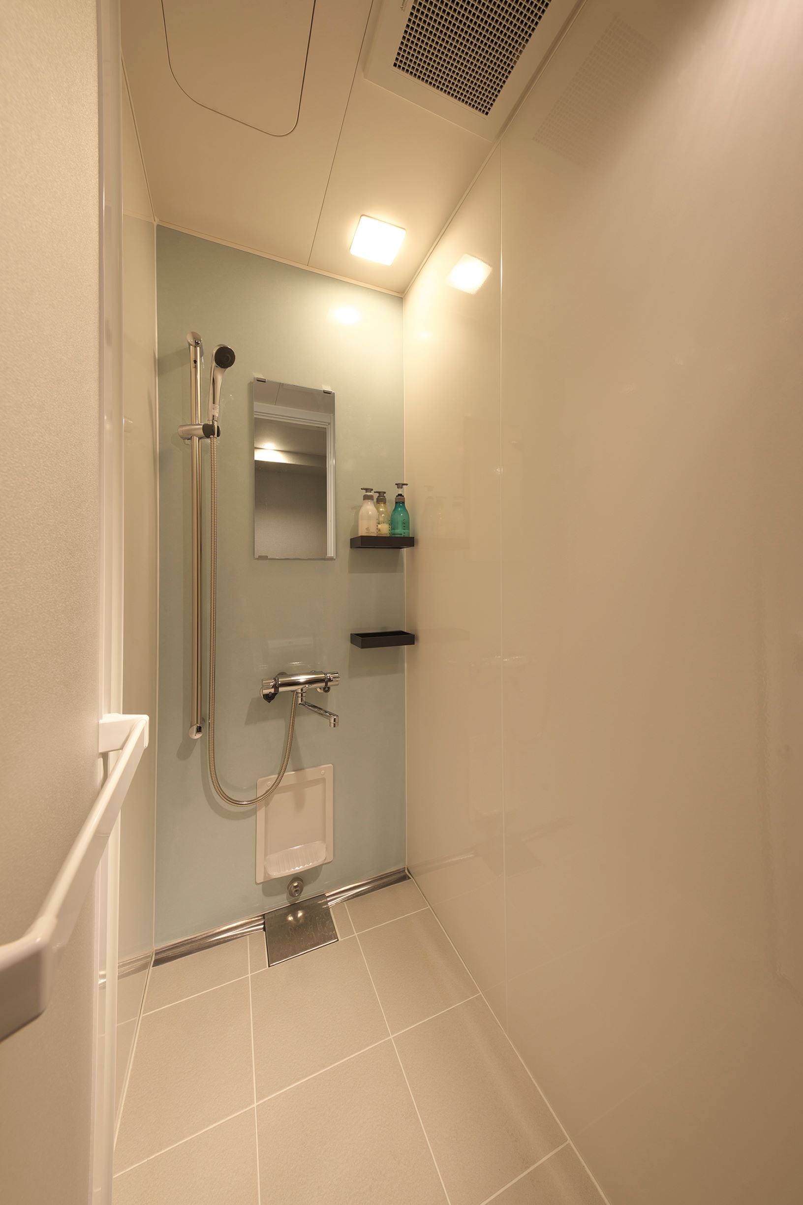 Guest room shower booth