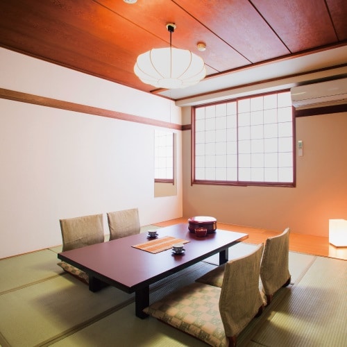 Japanese-style room (8 tatami mats) (with toilet) *Image*