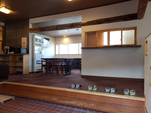建筑物内。