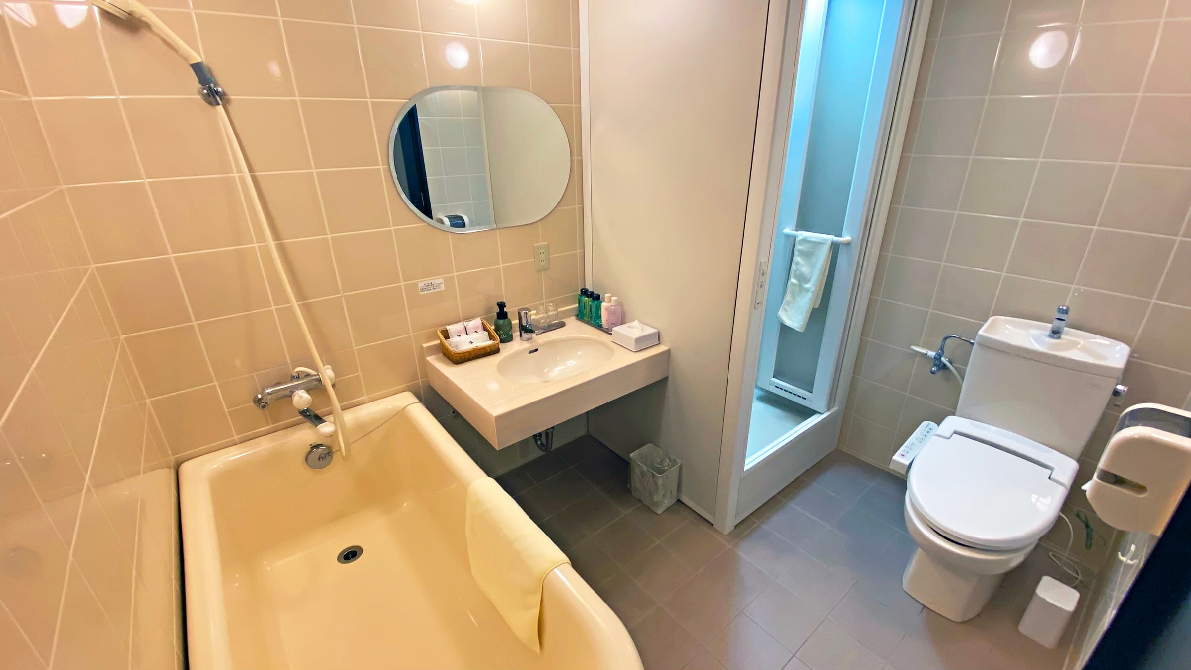 [Room] New building Western-style room 13F unit bath