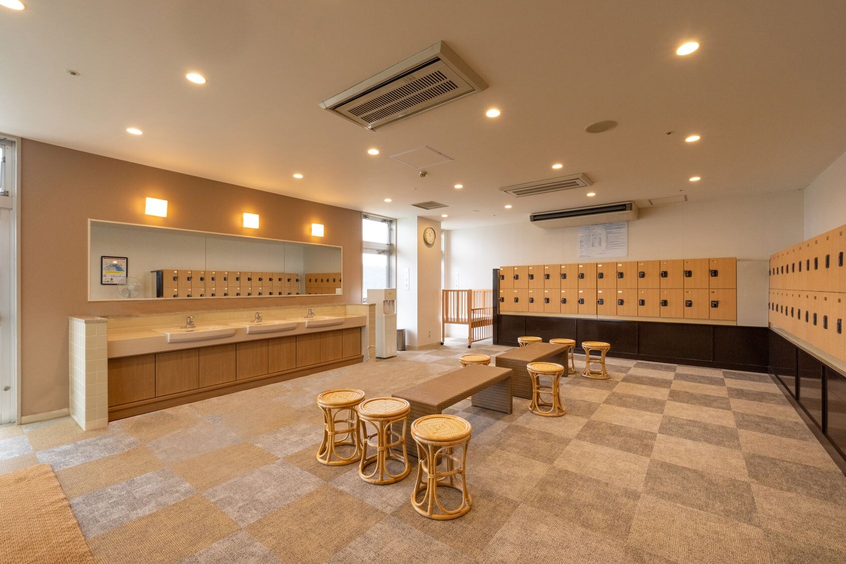 Large bath/dressing room