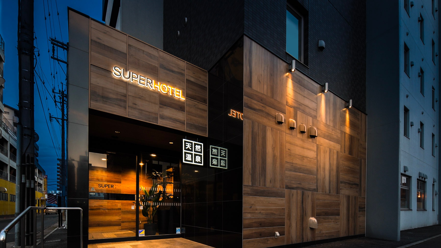 Conveniently located near shopping streets and restaurants. The surrounding area is quiet, so you can get a good night's sleep.