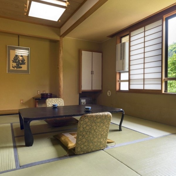 [Standard Japanese-style room 36㎡, 10 tatami mats, capacity 5 people] Relax in a Japanese atmosphere while watching the four seasons of Zao