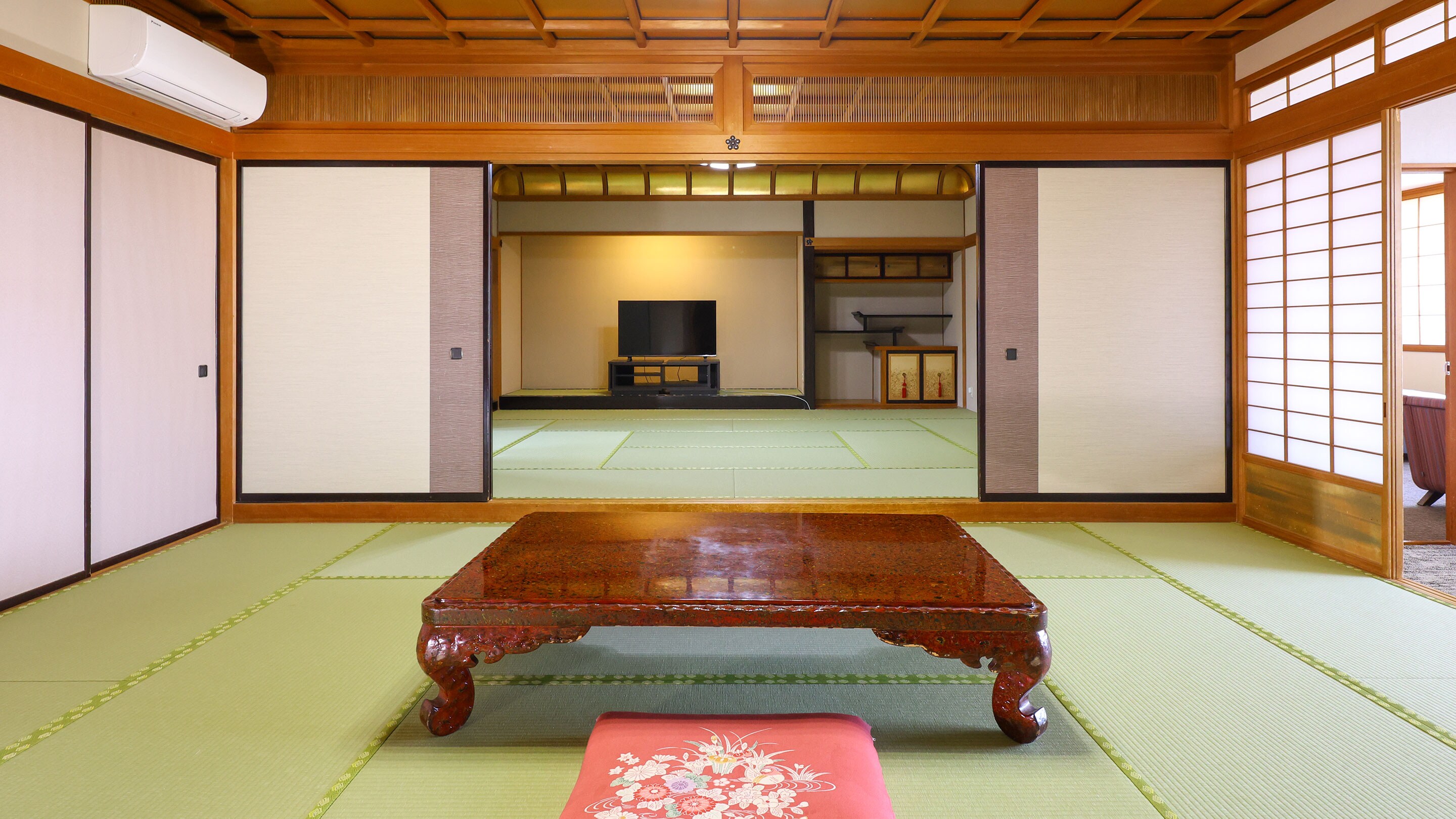 [Non-smoking] Suite Japanese-Western twin room with 15 tatami mats + 12 tatami mats and indoor bath *Image