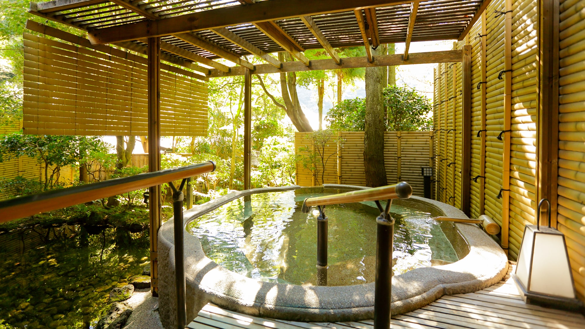 ภาพห้องอาบน้ำแบบเปิดโล่ง