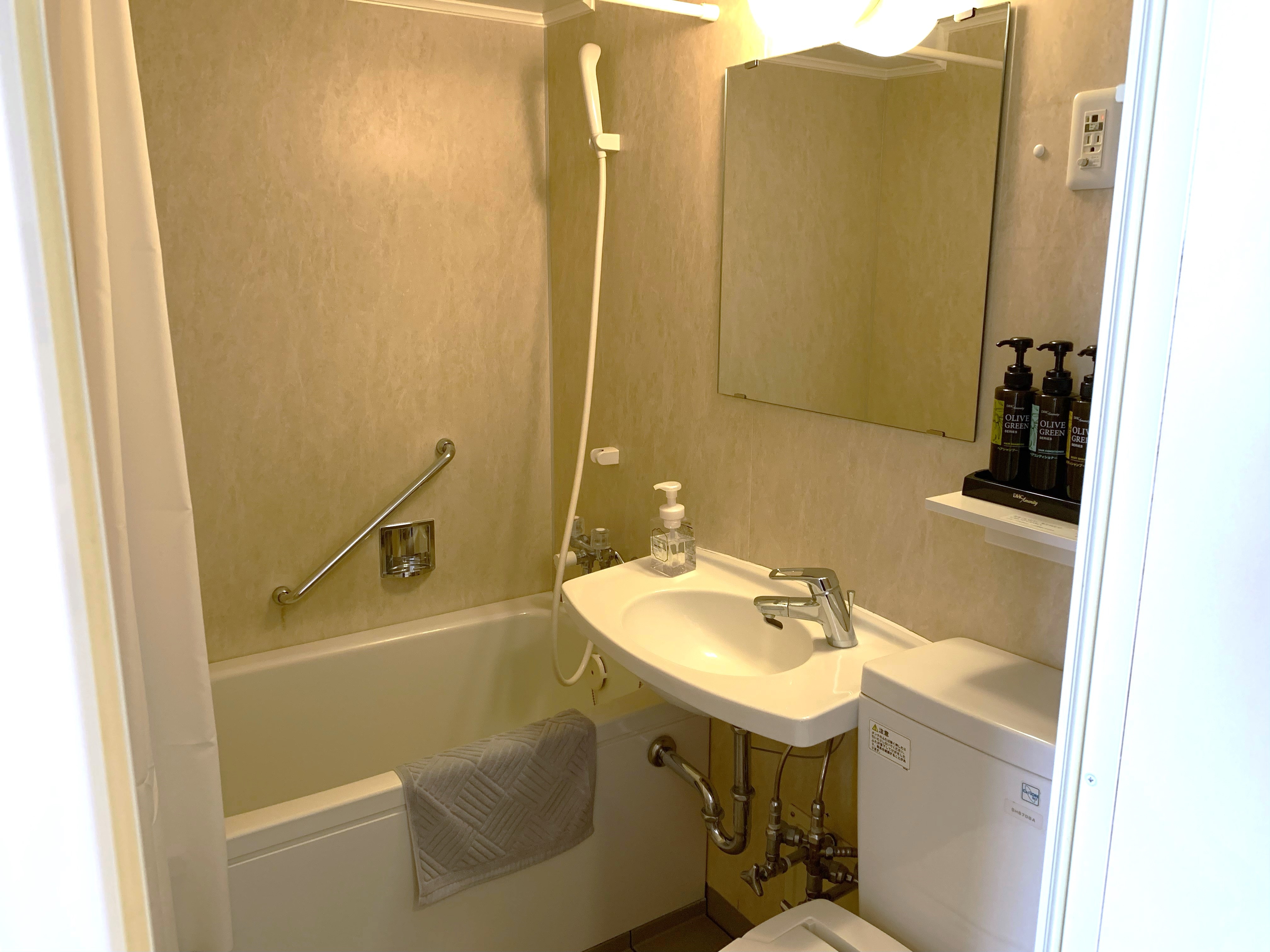 Twin room (TA1) opposite the tracks (unit bath)