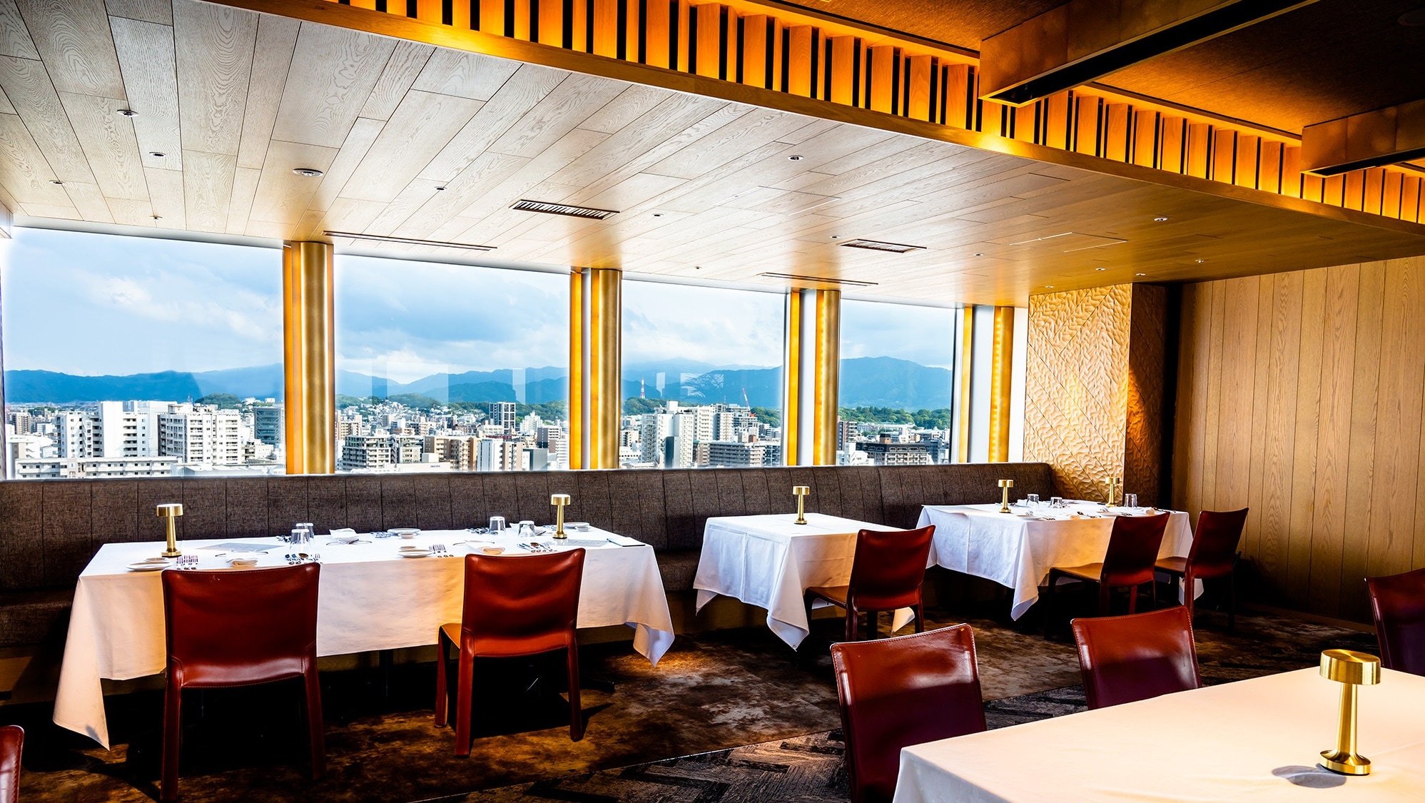 Breakfast Venue “Red Furamma” ~Restaurant on the top floor of the hotel overlooking the city of Tenjin~