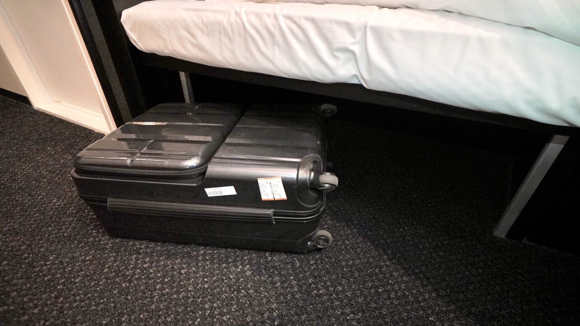 storage space under bed