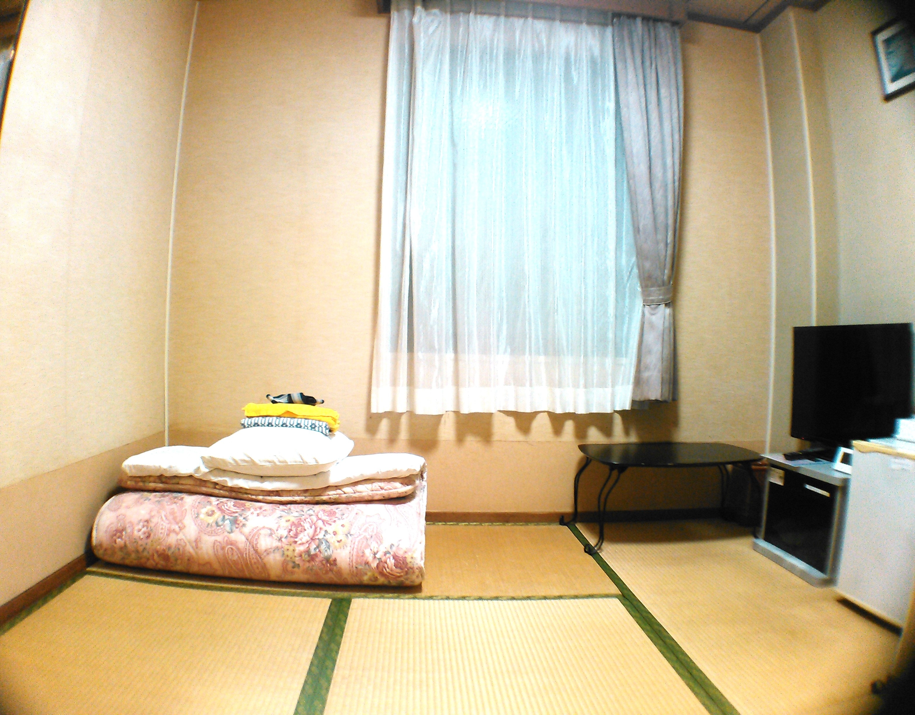 和室4.5畳〇足を伸ばして　ゆったりとお寛ぎ下さいませ