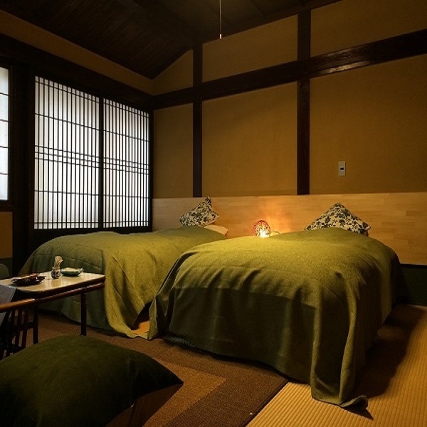 Japanese and Western room with bed 8 tatami mats
