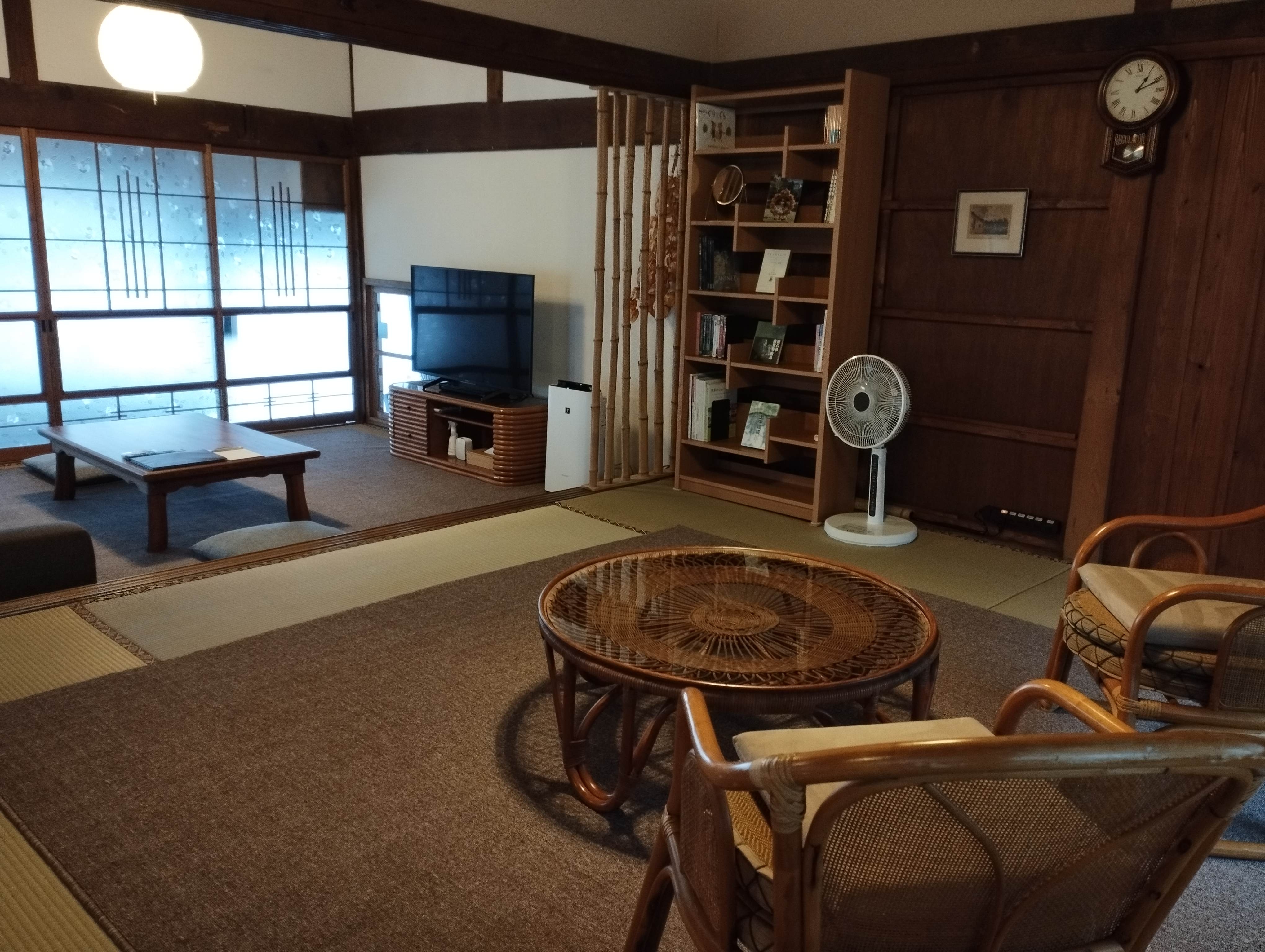 Traditional Japanese-style room [living room] at Hashinoya, a traditional Japanese-style house