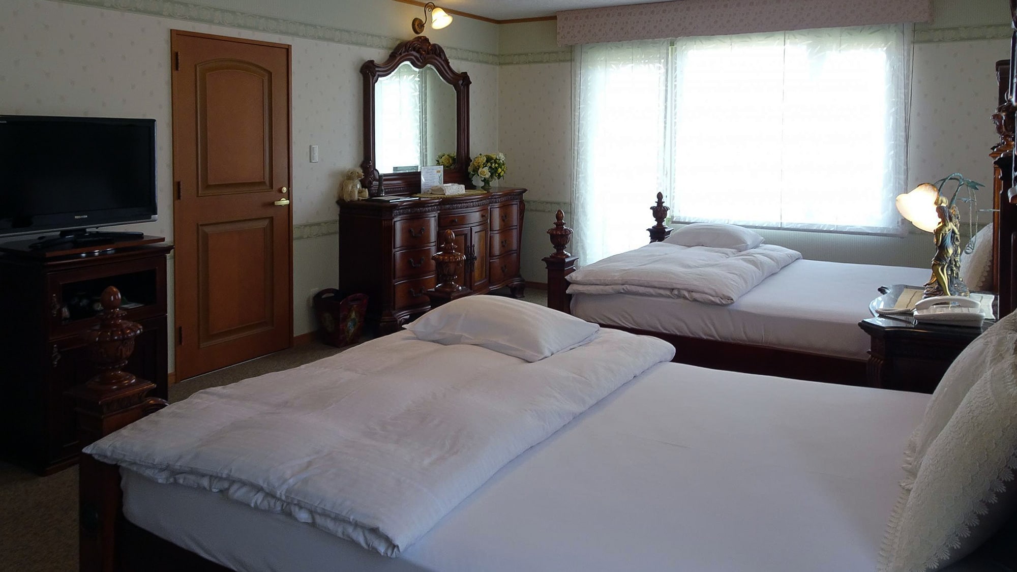 ・This is an example of a twin room.