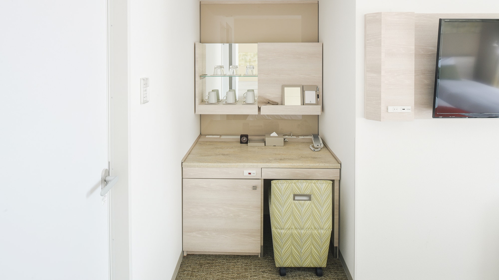 [Superior Triple] Equipped with a desk perfect for a little work