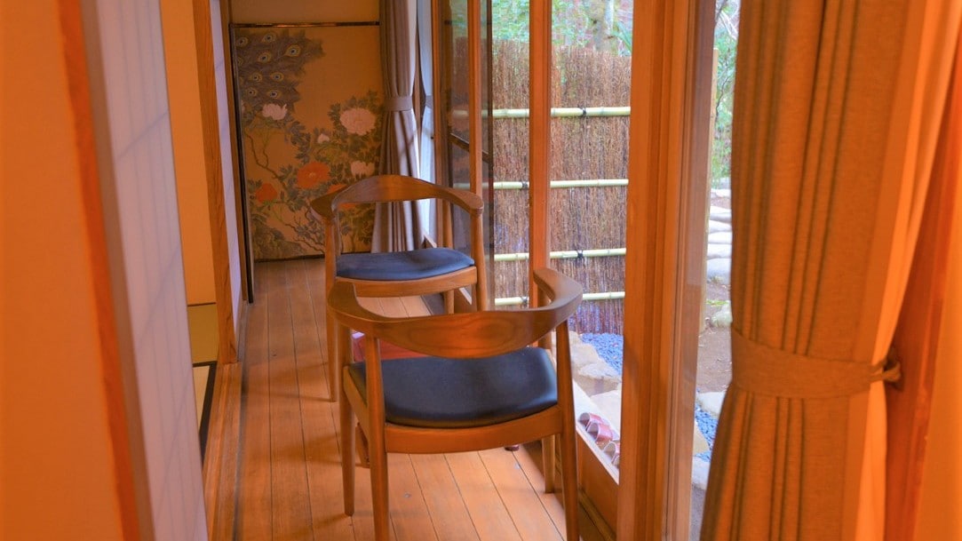 1st floor [Registered tangible cultural property, with hot spring cypress bath] Old building, futon