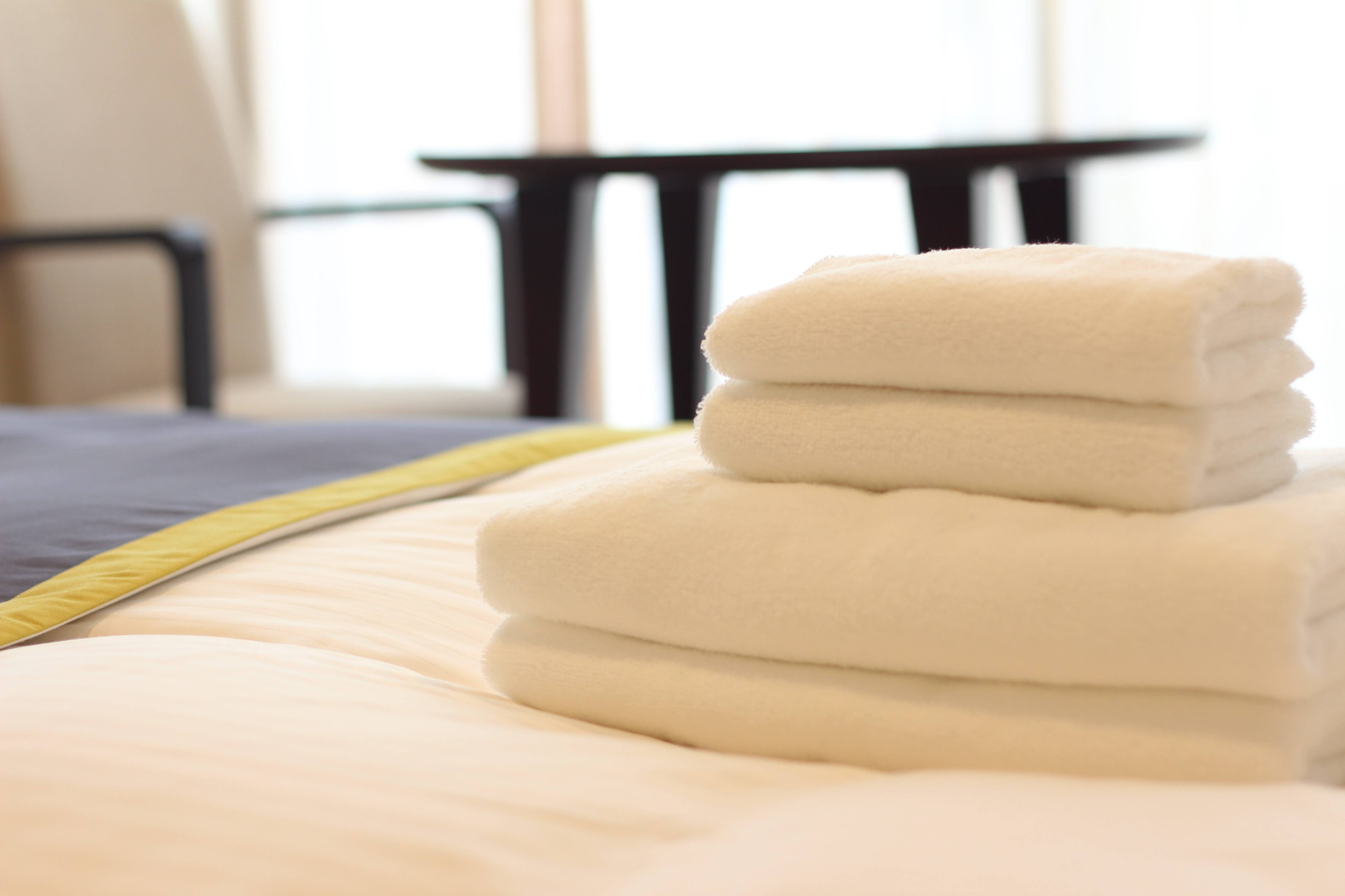 Towels: Bath towel (1,200 momme) Face towel (280 momme)