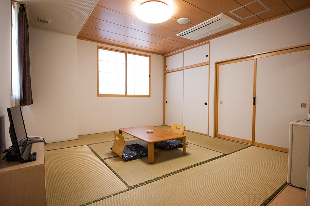 [Guest Rooms] {Japanese-style Rooms} Wi-Fi available