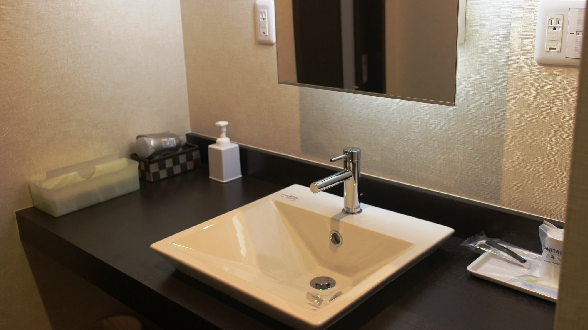 Japanese-style bed type (with washstand)