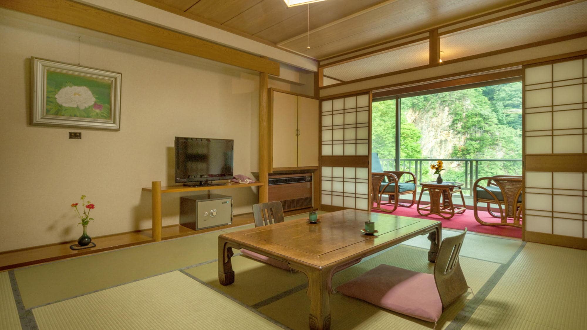 Japanese-style room with a good view of 10 tatami mats (with toilet and washbasin)