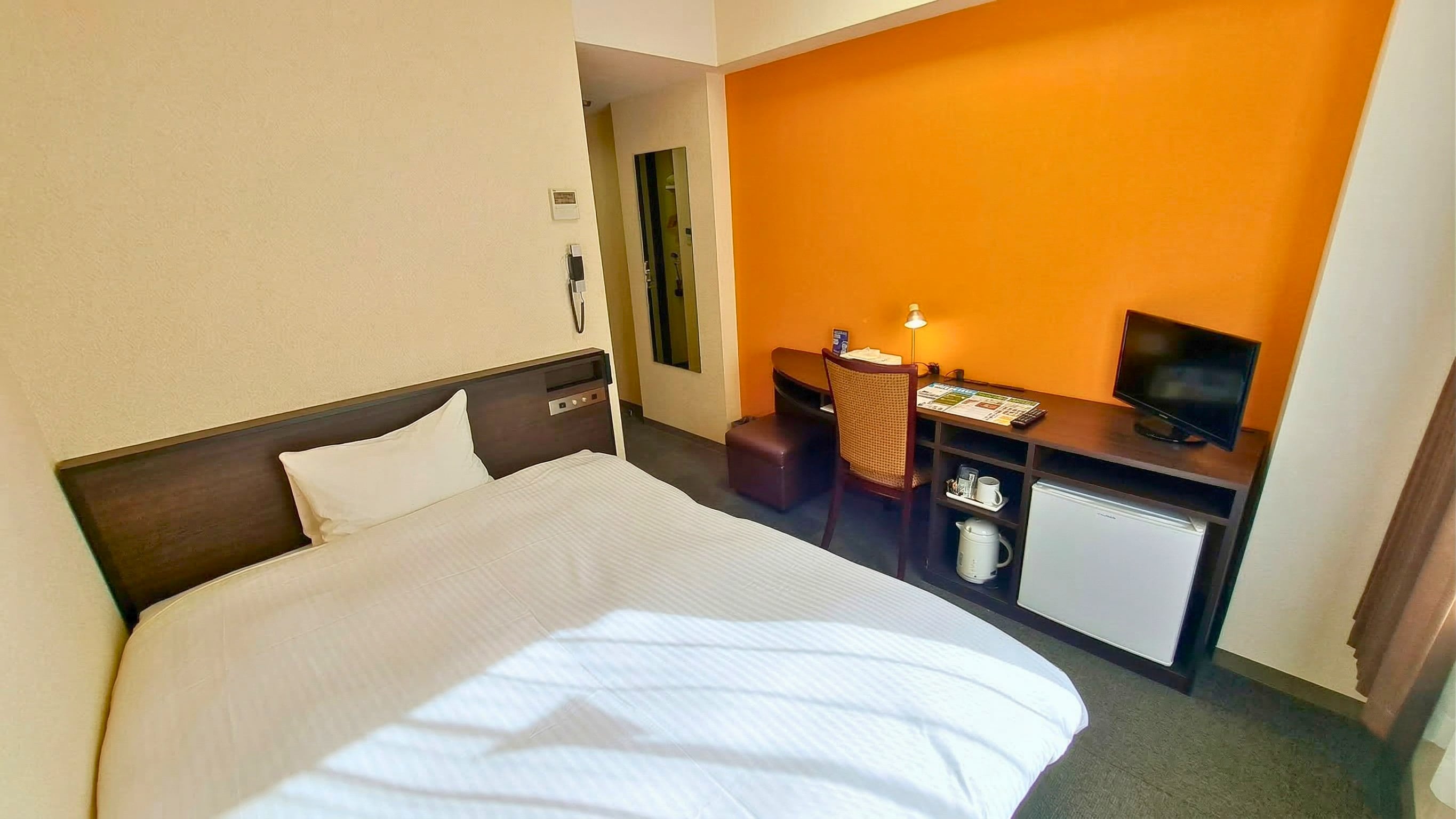 Semi-double room