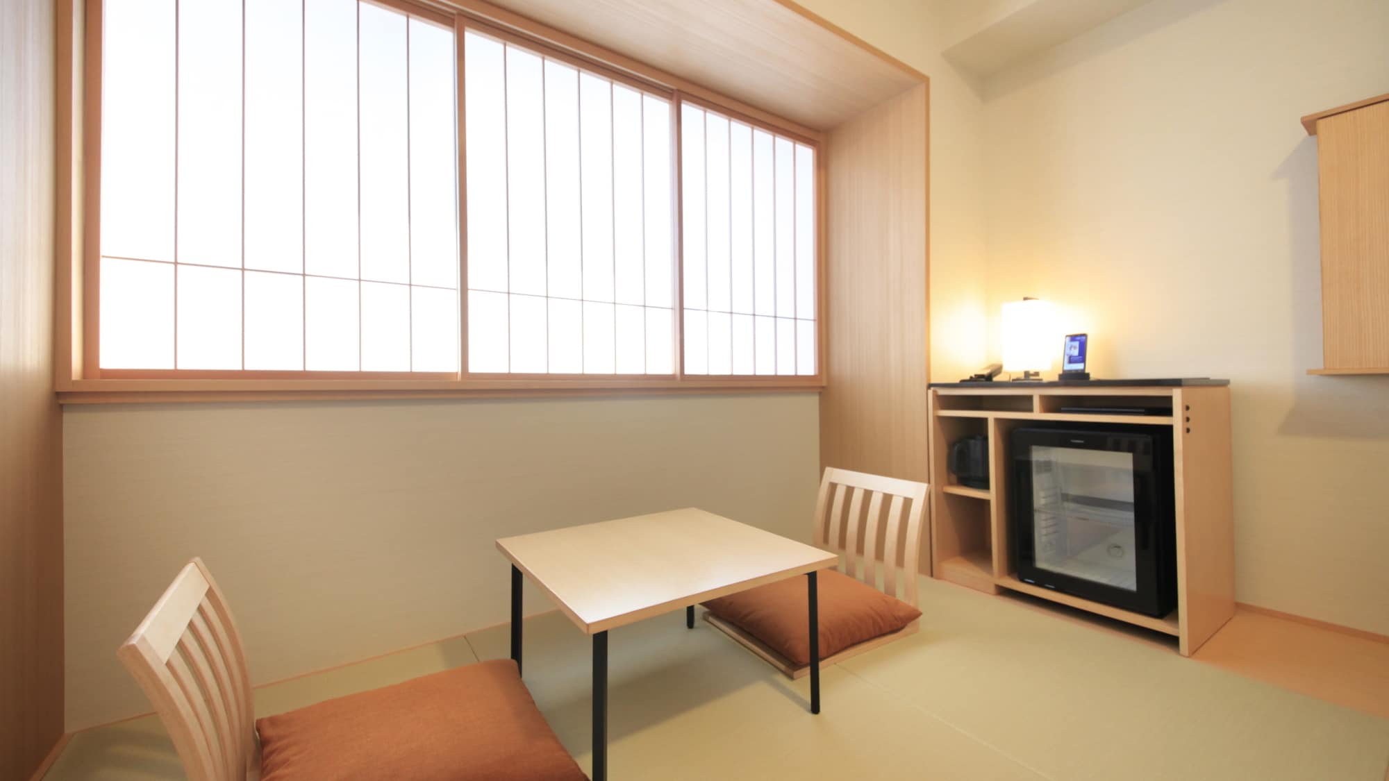 [Comfort Double Room] You can relax in the tatami space.
