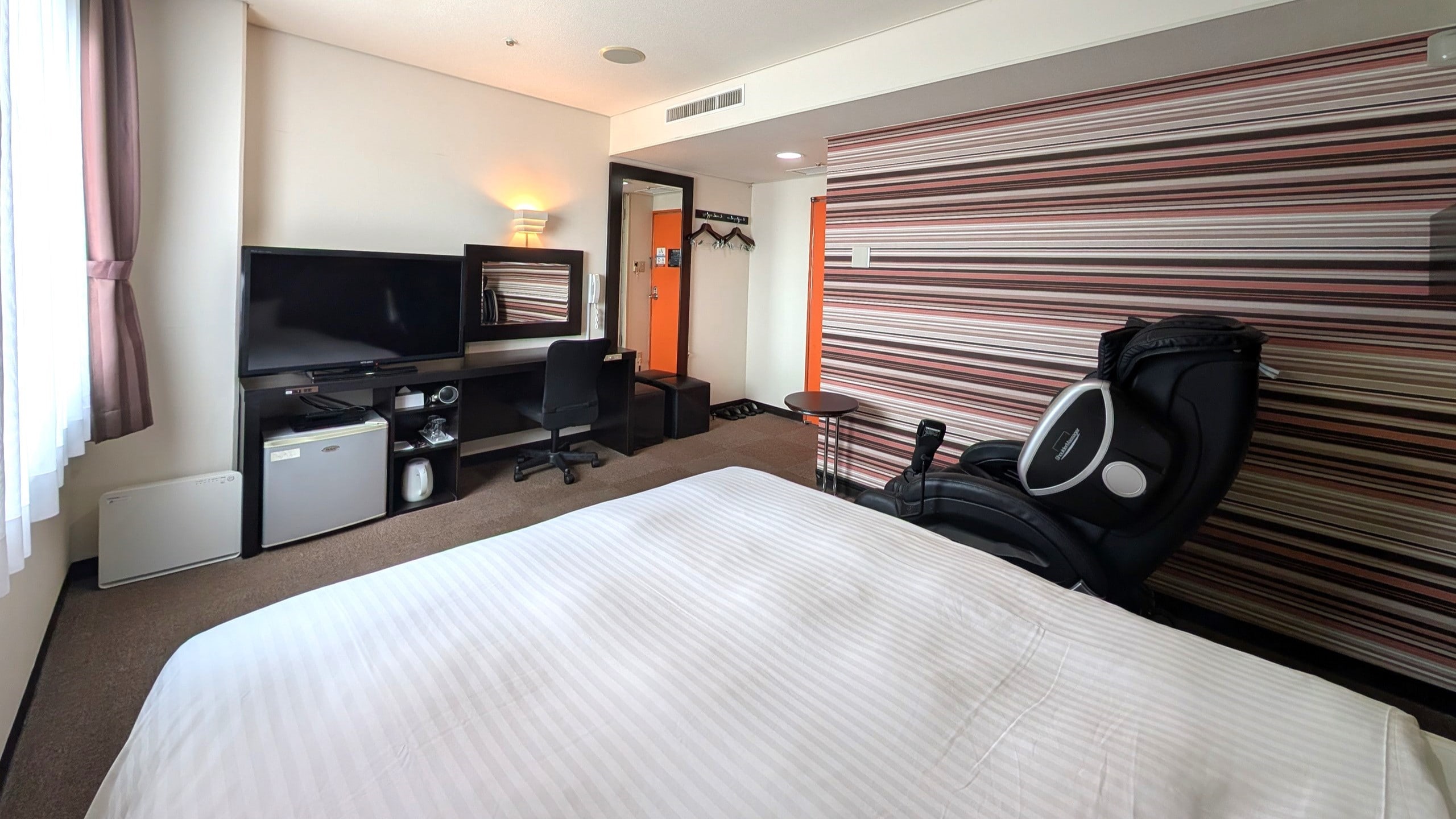 Premium Room [160cm Queen Bed, 18㎡, with Massage Chair]