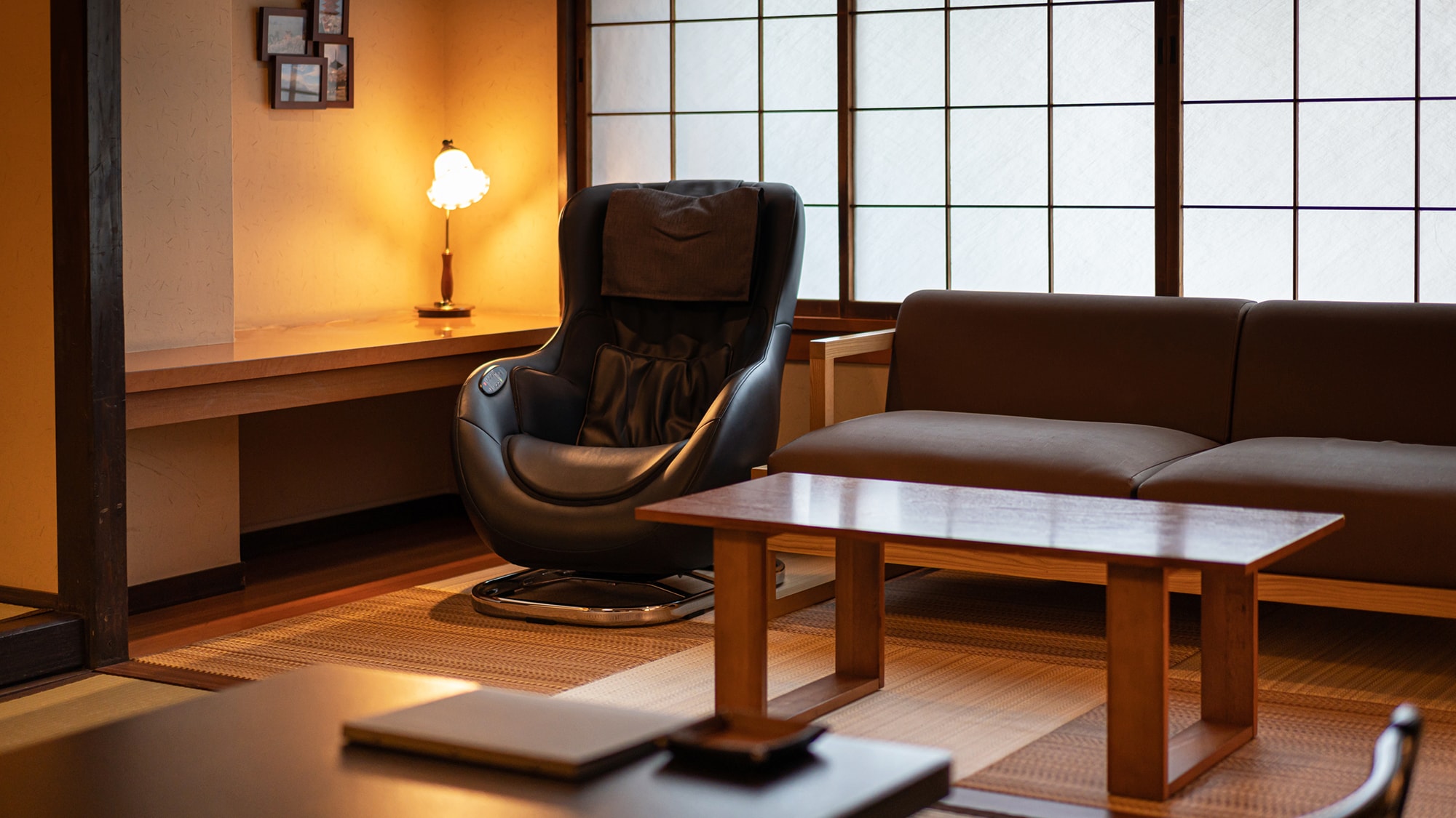 【Rakuza】坐在按摩椅上，放鬆一下疲勞。