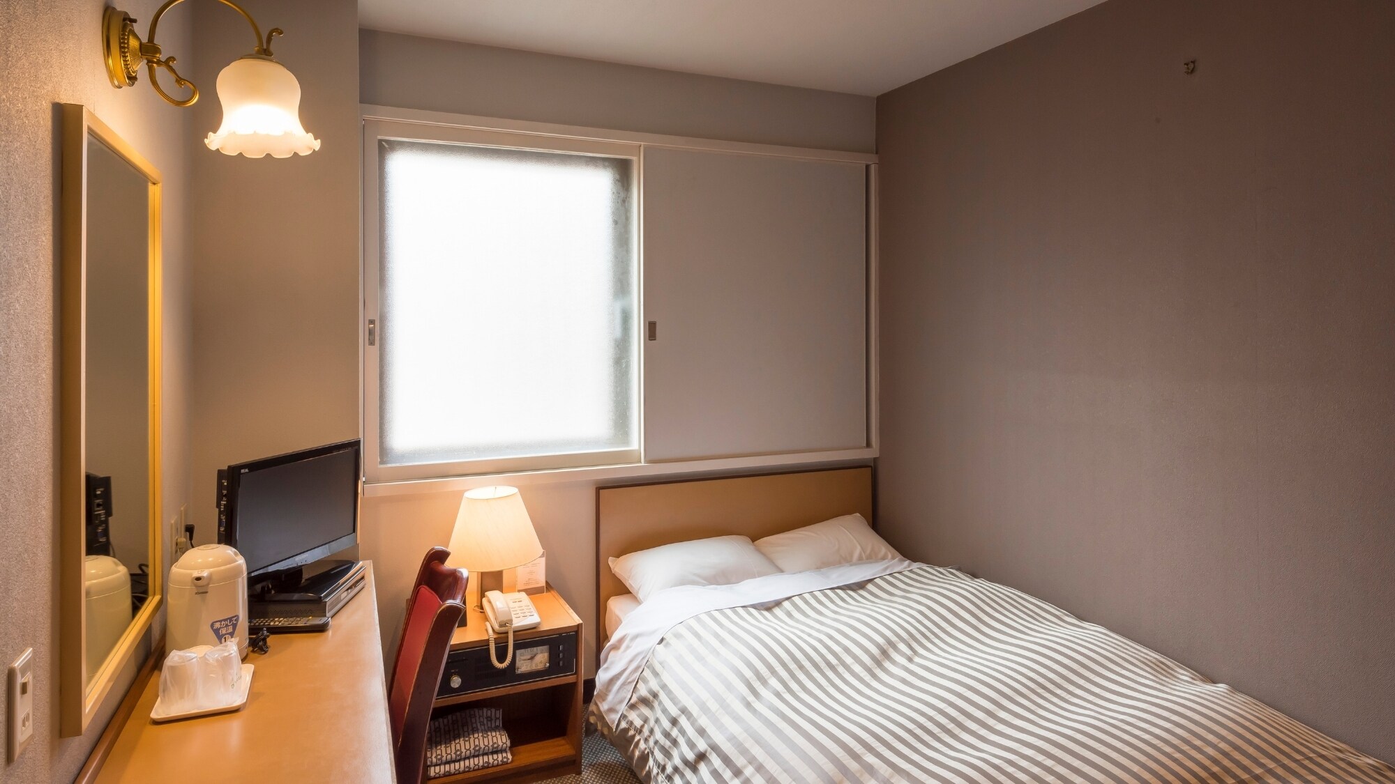 [Semi-double room] Suitable for couples who want to stay near the station at a reasonable price ♪
