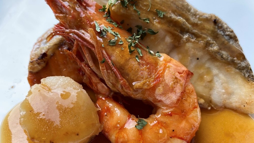 Assorted seafood garlic butter sauce