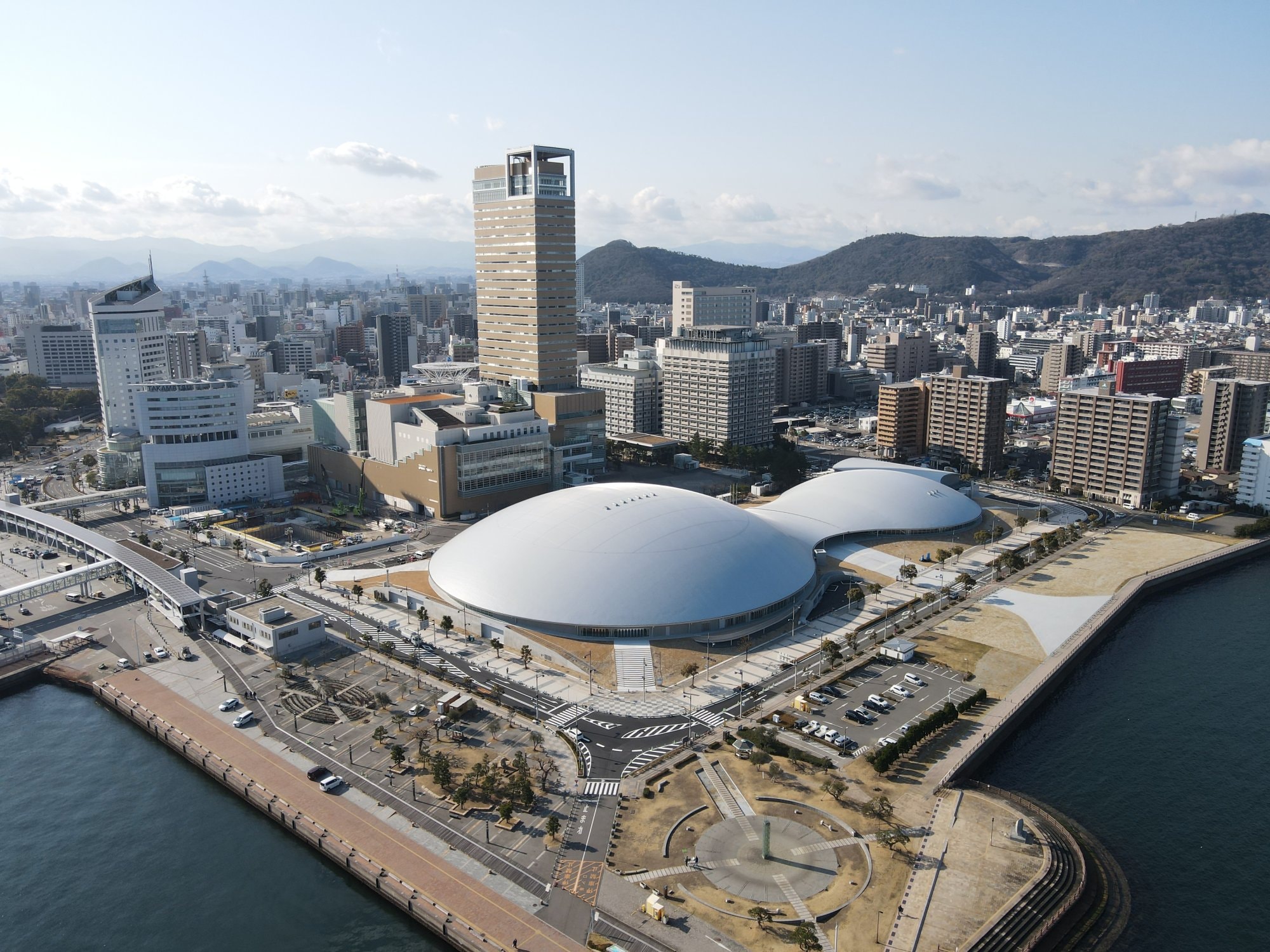 Approximately 40 minutes by car to Anabuki Arena Kagawa