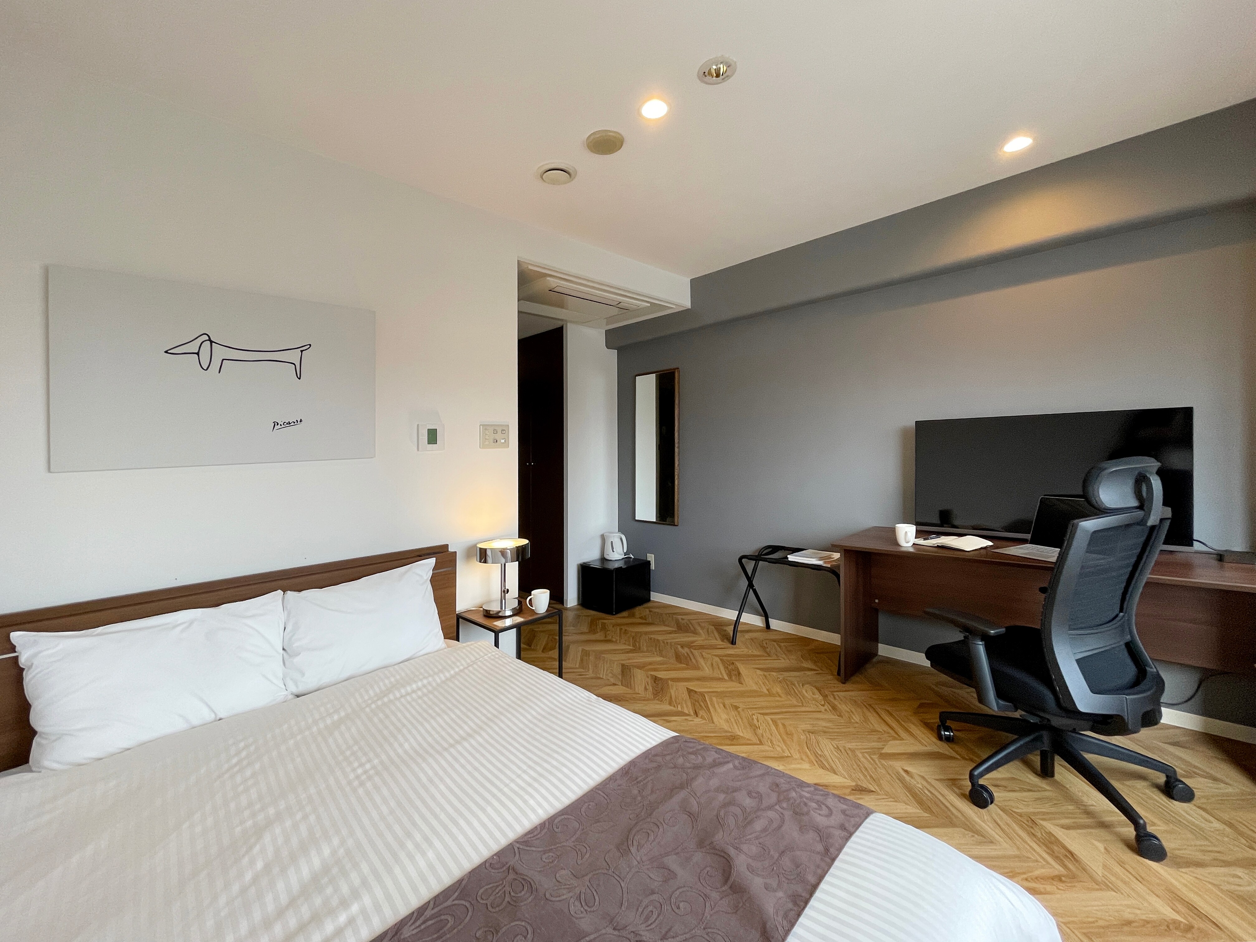 4th floor double bedroom