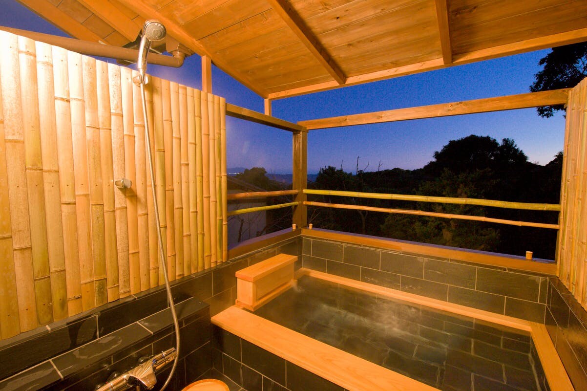 Kamar sudut dengan bak mandi terbuka Kamar khusus / tempat tidur ganda-Spring Shion-